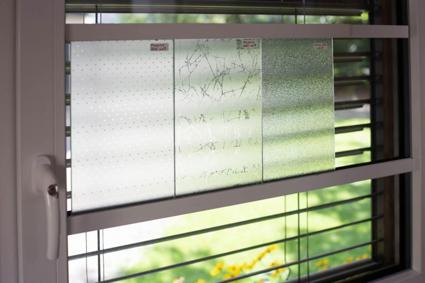 Ausstellung Fenster mit Mustern