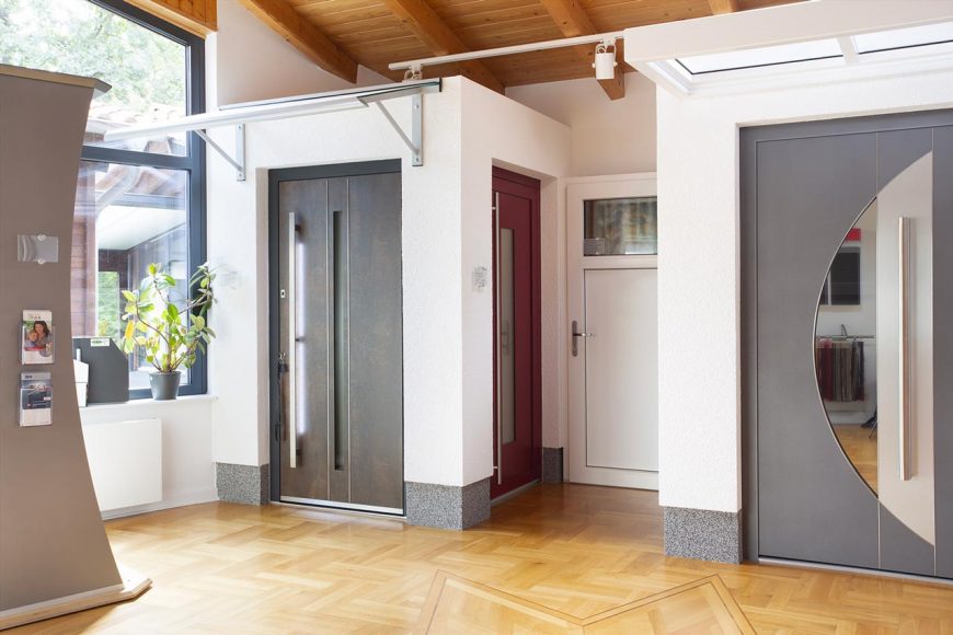 Ausstellungsraum mit Vordächern