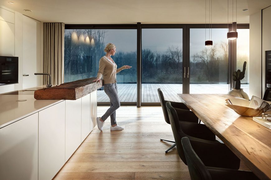 Zipscreen in einer modernen Küche